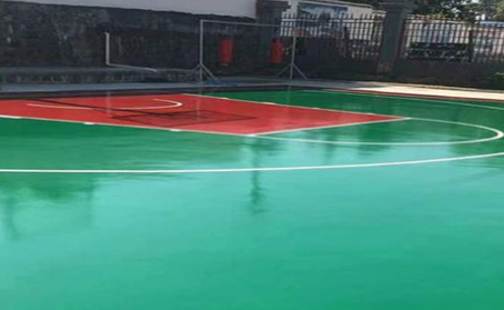 西城篮球场翻新地面